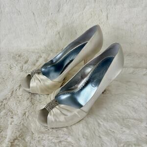 Michaelangelo Diana White Satin Rhinestones Stiletto Wedding Shoes Size 7M